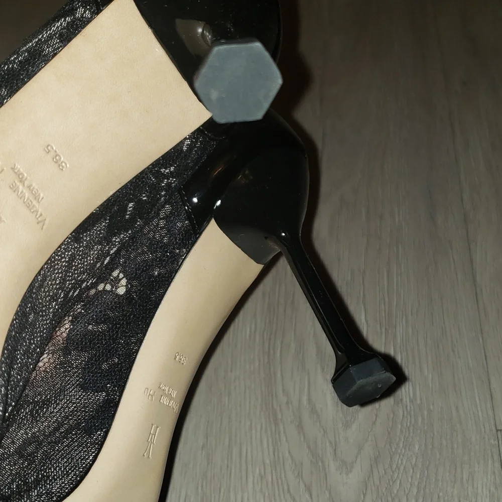 NWOT Vivienne Hu New York Black Lace Shoes Neat Style Heels - Picture 5 of 12